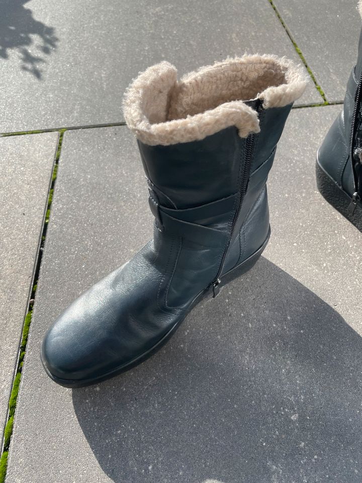 Lederschuhe Lederstiefel Stiefel dunkelblau wasserdicht Caprice in Bovenden