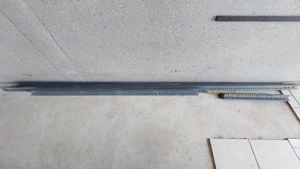 L-Stahlprofile mit Lochraster 8×2,80m 4×1,50m 10×0,60m in Schwarzenbruck