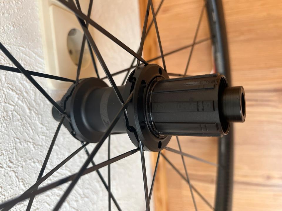 Mavic Cosmic SL 32 Carbon Laufradsatz Rennrad disc DT Swiss in Konstanz