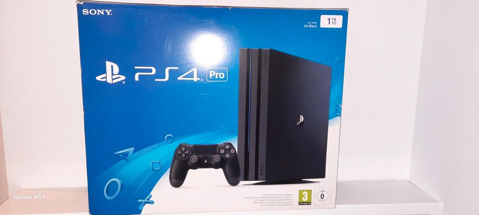 PS4 Pro 1 TB in Grefrath