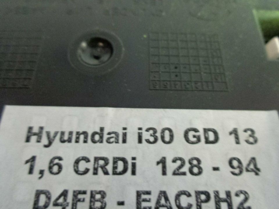 Hyundai i30 GD 1,6 CRDI Tacho Kombiinstrument 94003 A6390 in Harrislee