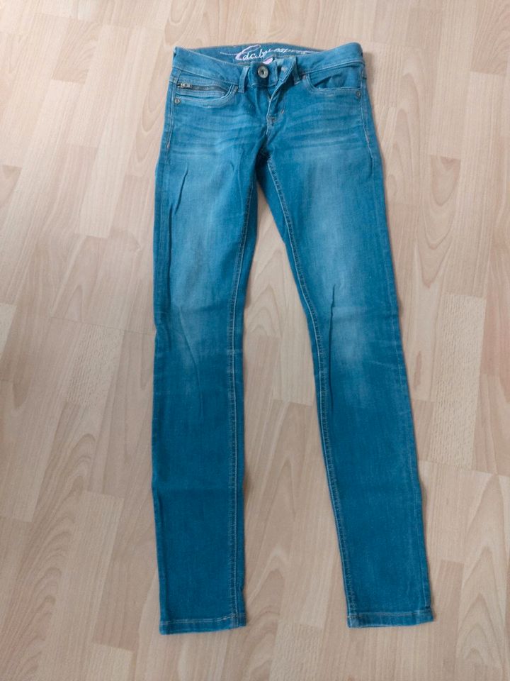 Diverse  kaum angezogene Jeans  gr 25.26   s.o. je 10  euro in Friedrichshafen