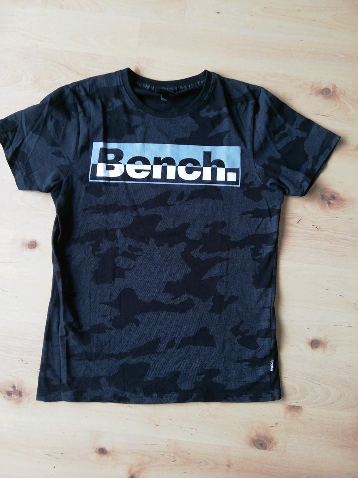 Bench T-Shirt Gr. S schwarz camouflage neuwertig in Marsberg