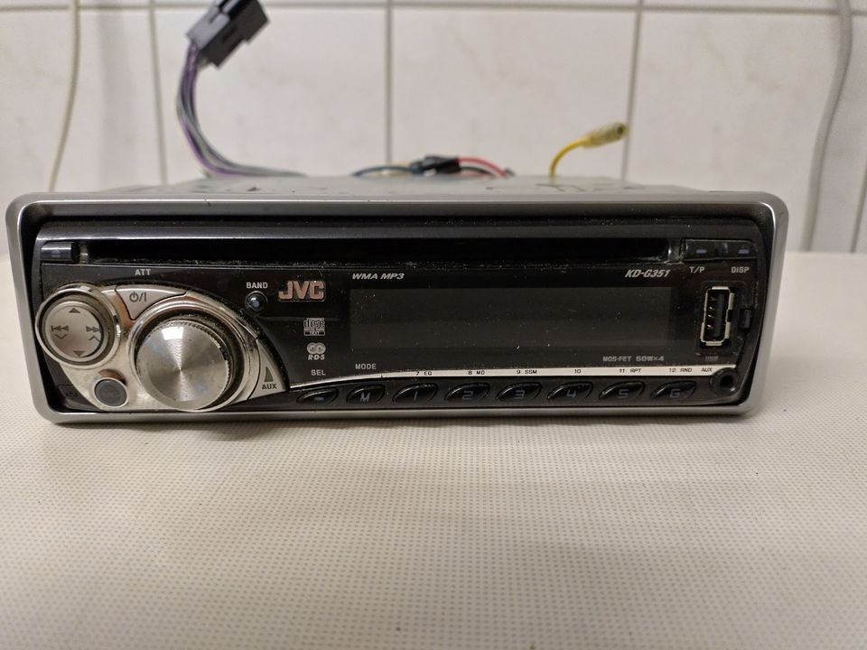 Autoradio JVC Bedienteil abnehmbar CD Receiver und USB und AUX. in Bruchköbel