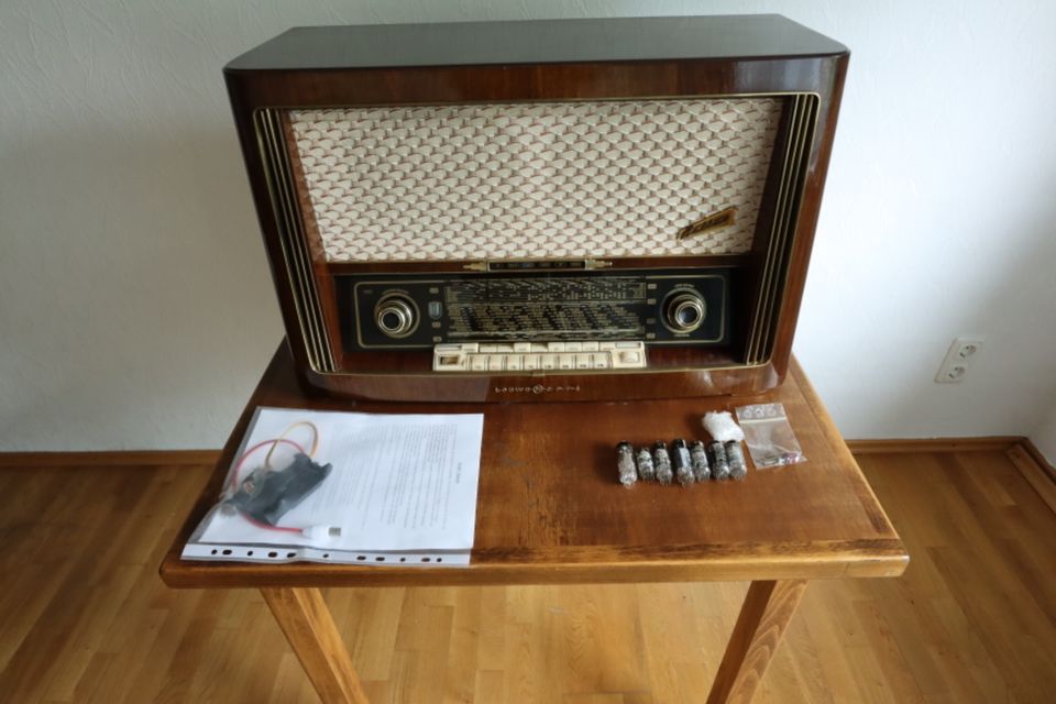 Röhrenradio Loewe-Opta Hellas 1841W (sehr selten) mit Zubehör in Reichelsheim (Odenwald)