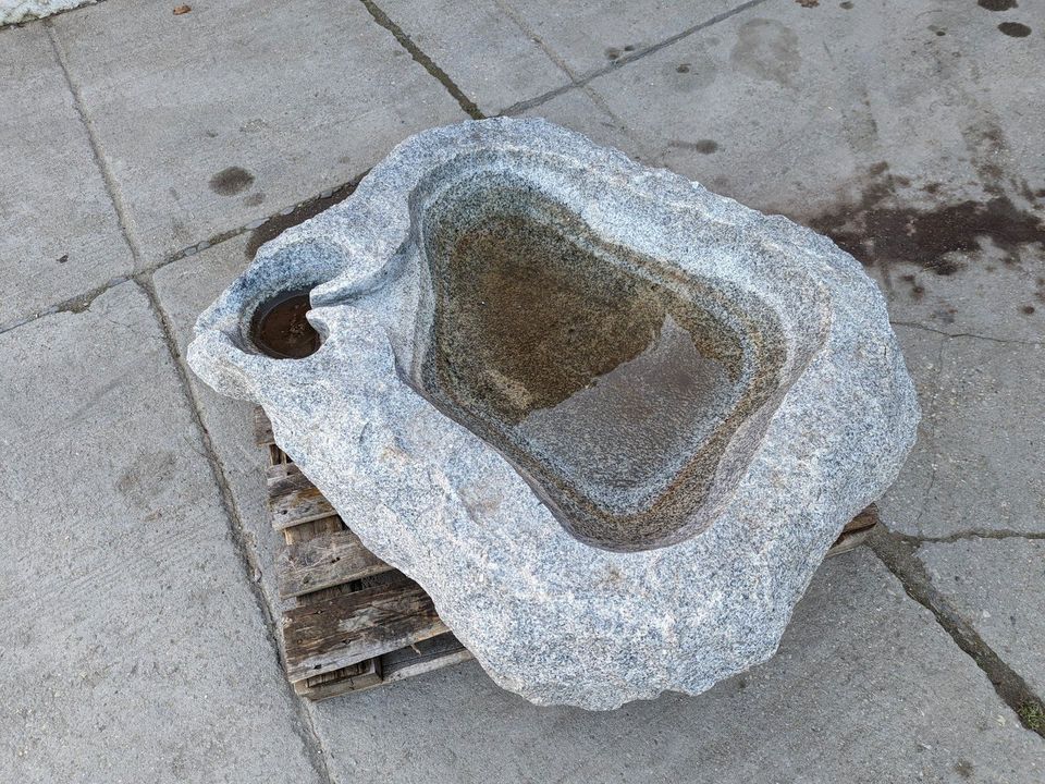 Granit Brunnen 900 kg Vogeltränke Vogelbad Naturstein Springbrunnen Bachlauf Gartenbrunnen Wasserbrunnen 900 kg in Leipzig