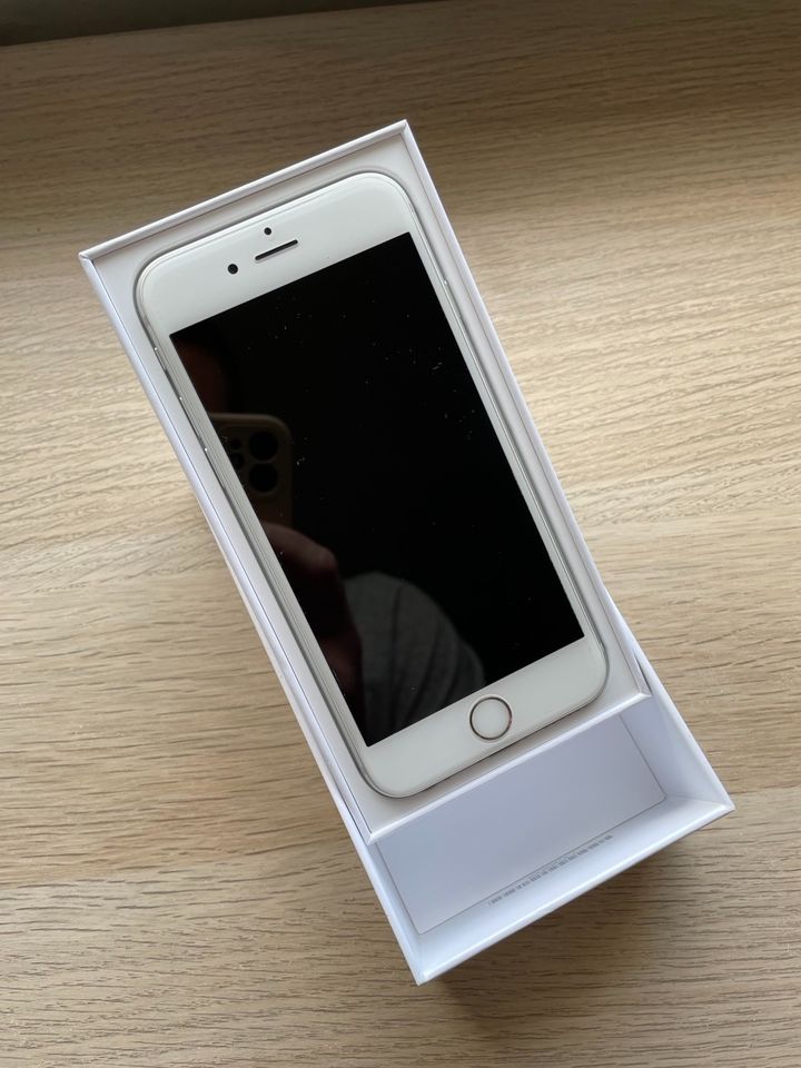 iPhone 6S in silber 16GB, Top Zustand in Hildburghausen