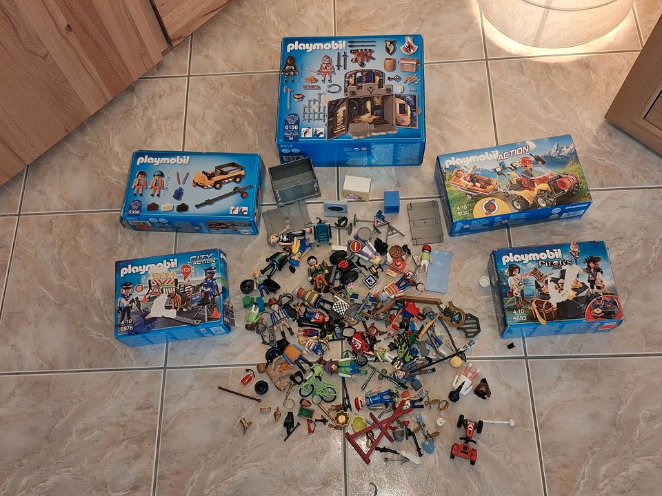 5 x Pack. Playmobil und ca. 200 Teile  ( 24 Figuren  )   Ansehen in Bodenkirchen