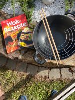 Wok Pfanne mit 2 Rezeptbüchern  und Holz Stäbchen Saarland - Rehlingen-Siersburg Vorschau