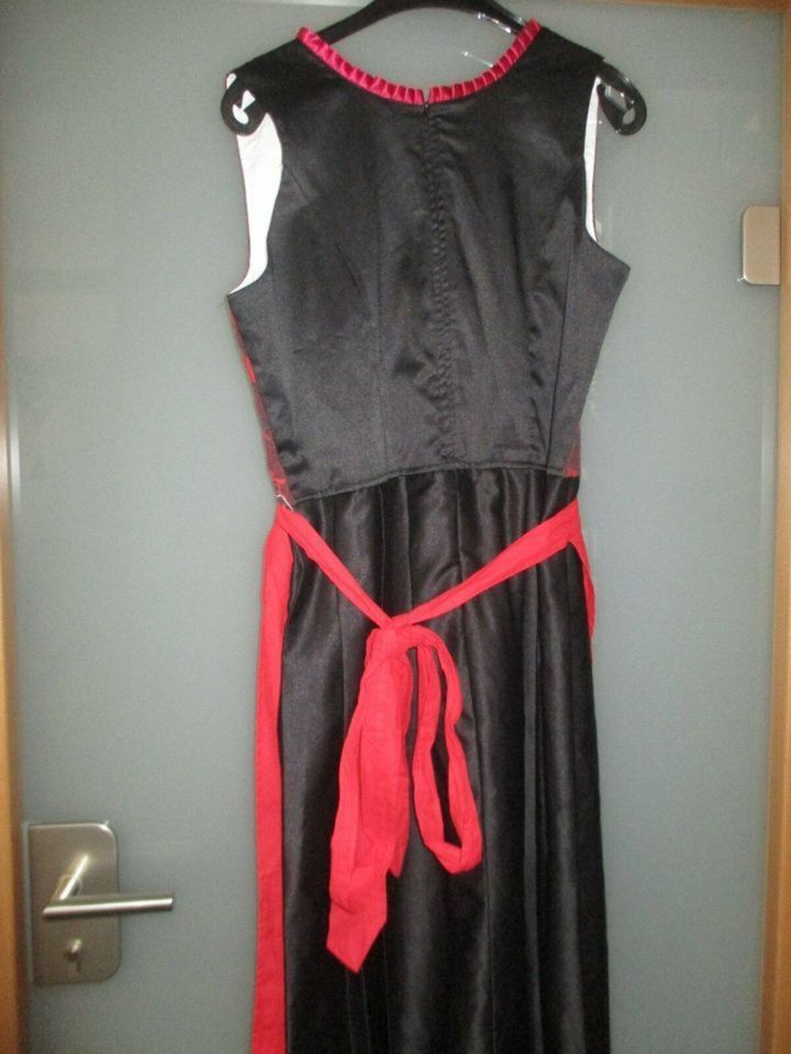 Rose Dirndl Gr.42 Rocklänge 80 cm rot-schwarz neu in Hemhofen