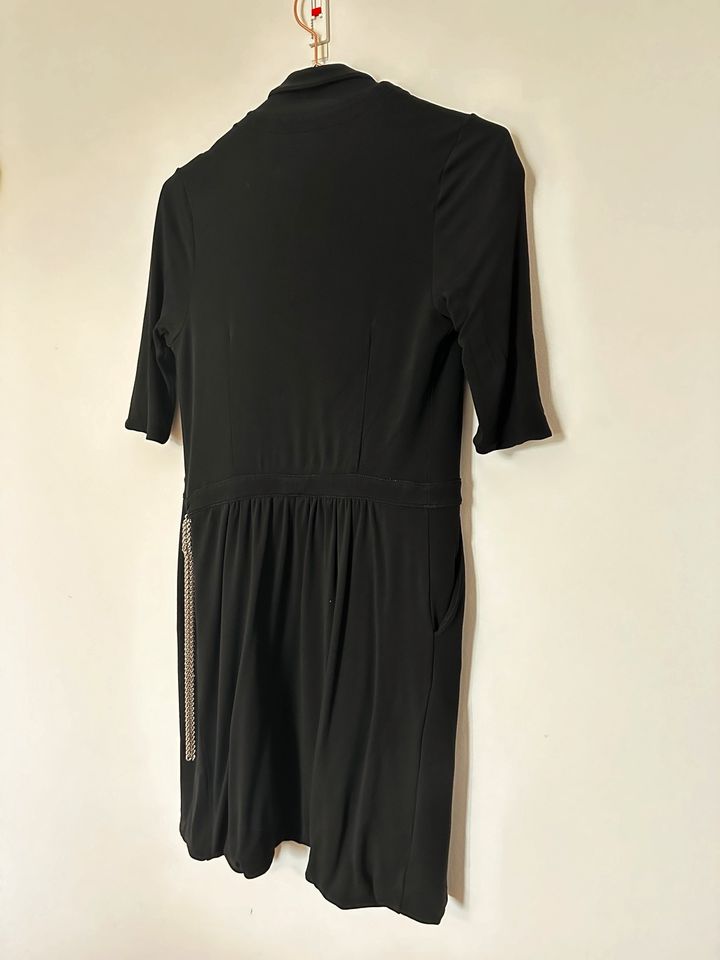 Gucci Kleid Original schwarz Kettendetail in Herrenberg