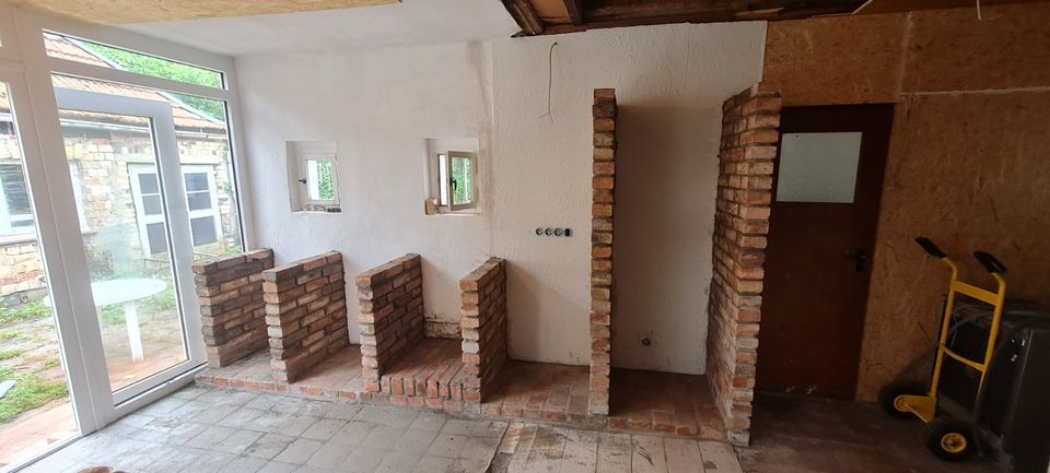 Ruinenmauer-Küchenzeile in Unseburg