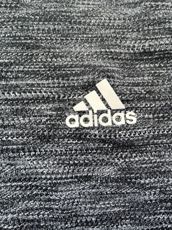 Adidas Sport T-Shirt Trikot Grau meliert Areoready Gr. 7/8 in Hamburg