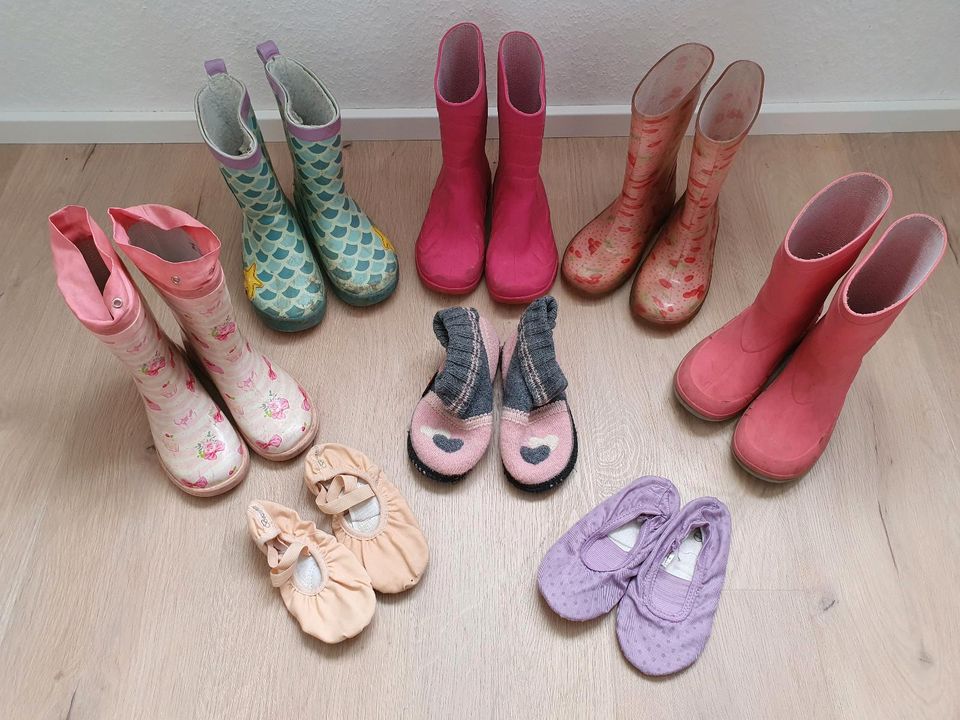 Mädchen Schuhe Schuhpaket Größe 28 29 Gummistiefel Regenstiefel in Laupheim