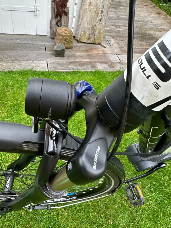 Bulls Cross Lite E Trekkingrad mit sehr guter Ausstattung in Niederkassel