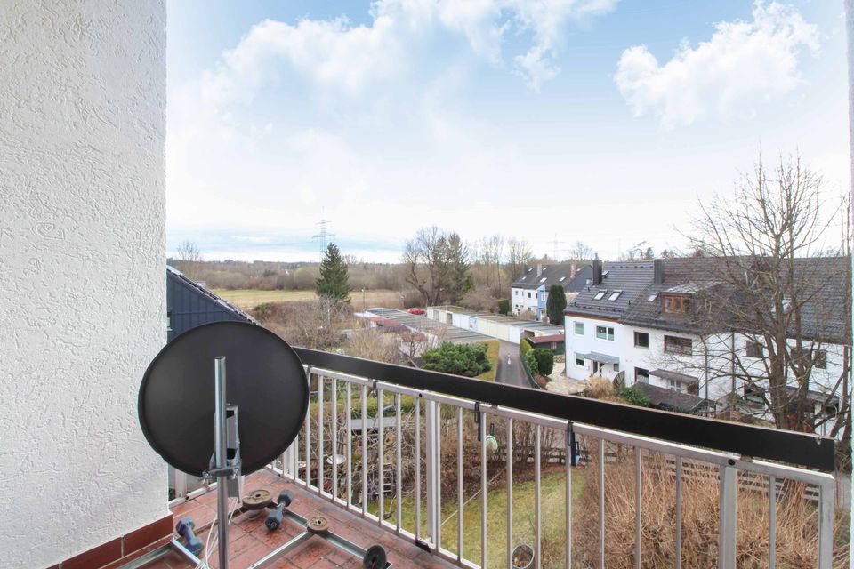 Naturnah vor den Toren Münchens: Gepflegte 2-Zi.-Dachgeschosswohnung mit Balkon in Gröbenzell! in Gröbenzell