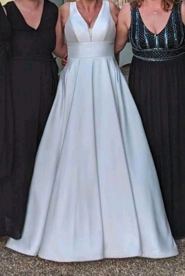 Brautkleid Stella York inkl. Schleier und Reifrock in Recklinghausen