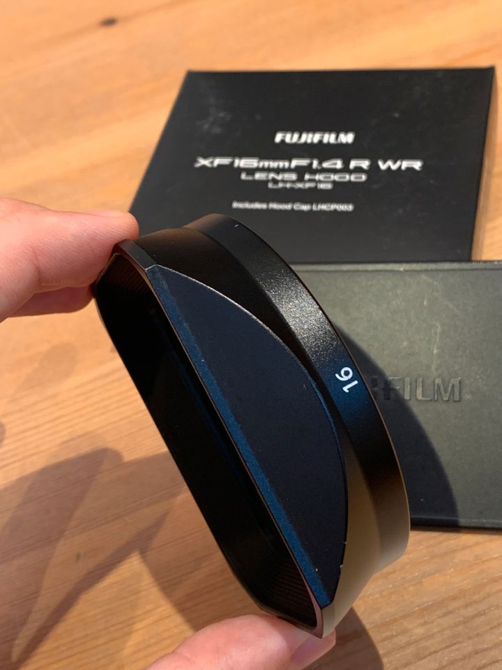 Fujifilm XF-16mm f1.4 WR Objektiv + LH-XF16 Gegenlichtblende in Neu Ulm