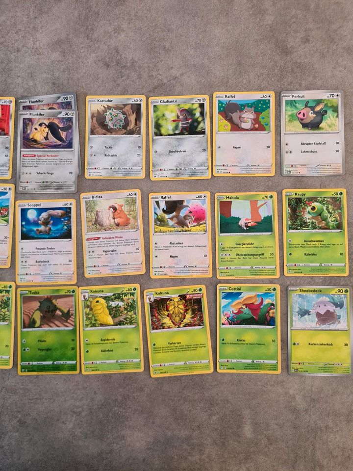 27 Original Pokémon Karten Typ Pflanze und Farblos in Gehrden