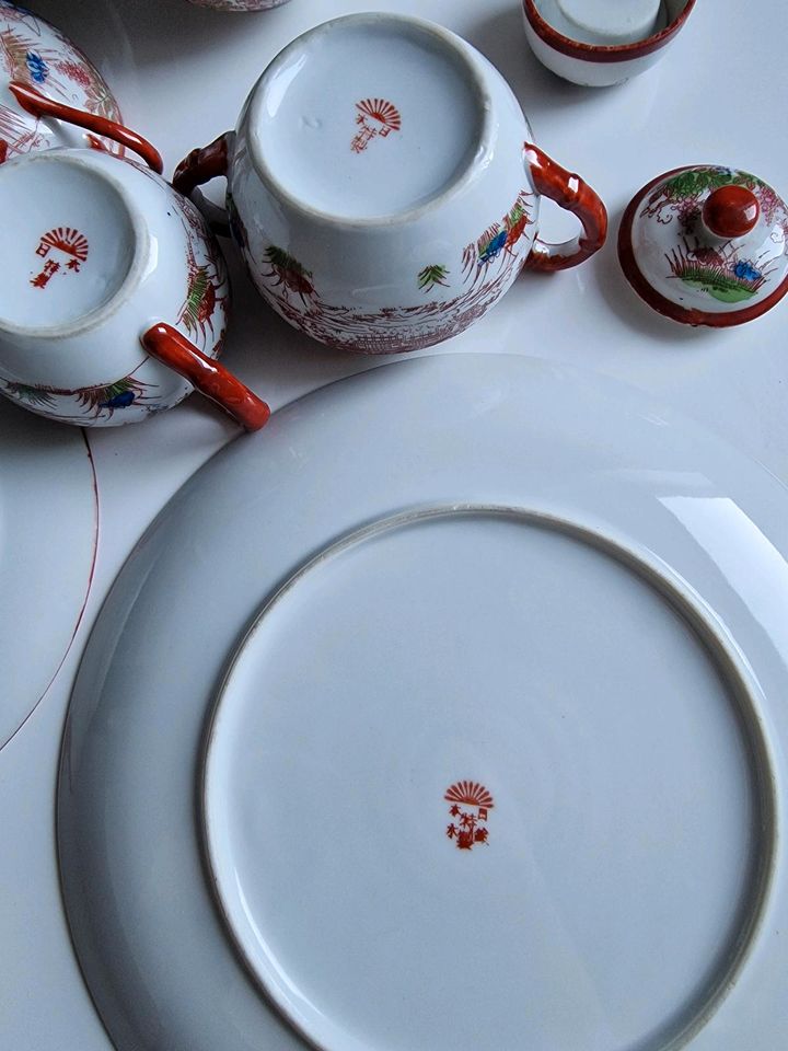 32-teiliges chinesisches Teeservice mit Stempelung in Allmendingen