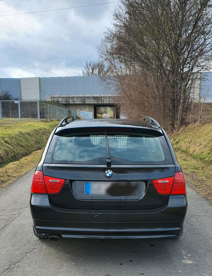 BMW E91 318D TOURING FACELIF 2010BJ in Göttingen