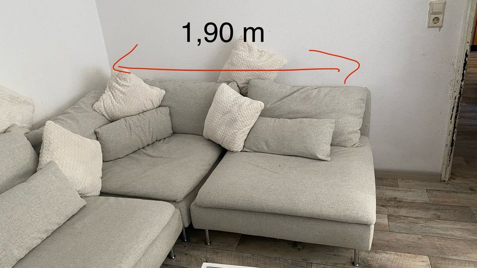 Moderne, bequeme Couch in sehr gutem Zustand in Mannheim