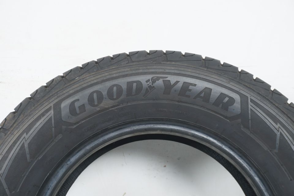 1x Winterreifen 235 65 16C Zoll Goodyear DOT20 ca.5 mm in Ergolding