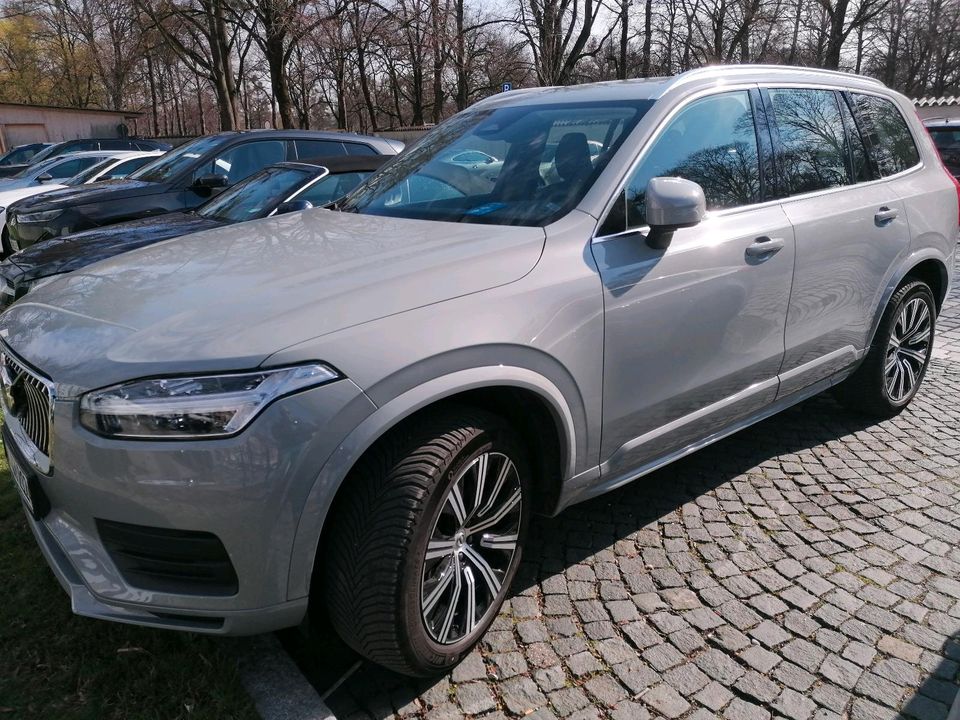 Volvo XC90 B5 AWD Core - NEU, HIGHLIGHTS, TOPZUSTAND, 20` in Vaterstetten