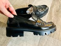 Plateaupumps Black Massimo Dutti aus Lackleder Hamburg-Nord - Hamburg Ohlsdorf Vorschau