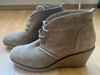 Stiefeletten Damen Mädchen Taupe Größe 40 S. Oliver Wiesbaden - Delkenheim Vorschau