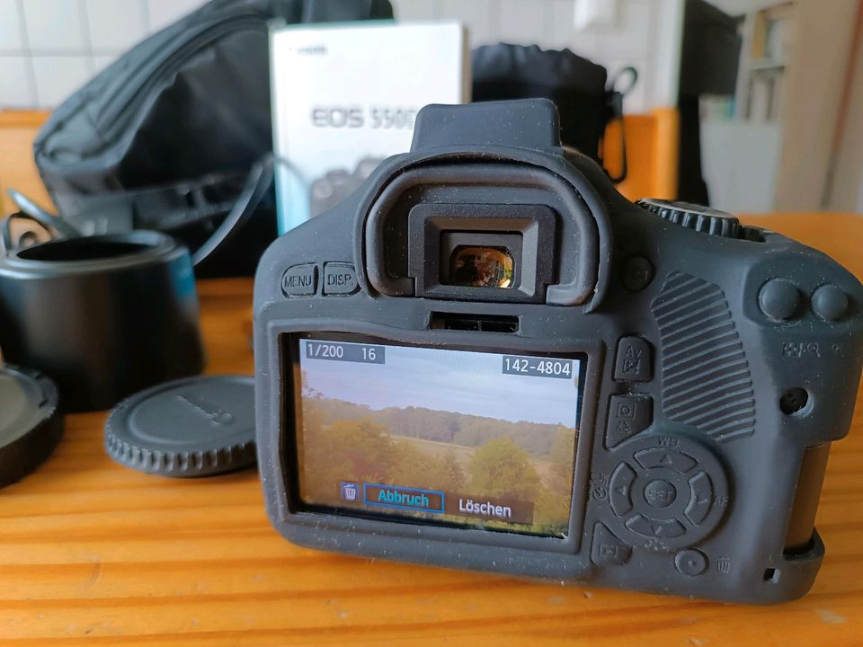 Canon EOS 550D mit Zubehör in Usingen