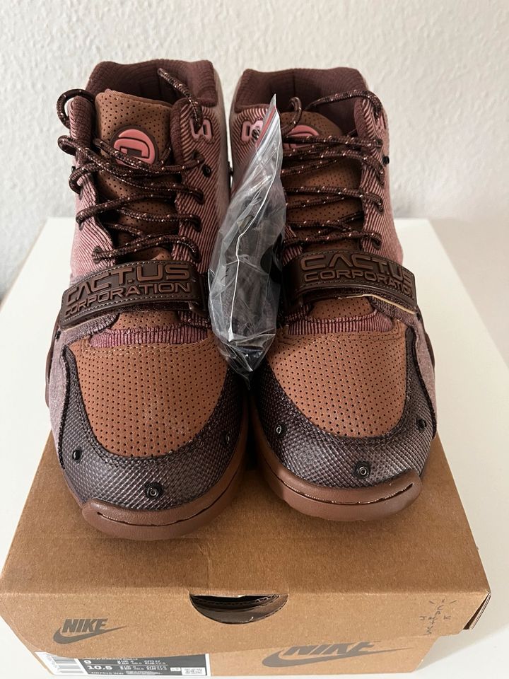 Nike Air Trainer Travis Scott Gr. 42,5 in Berlin