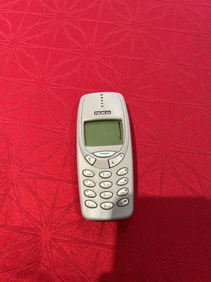 Nokia 3310 vollfunktionsfähig, schwarz weiß, mit Akku Ladegerät in Oedheim