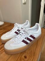 Adidas Sambae Sneaker Weiß/Burgunderrot Nordrhein-Westfalen - Petershagen Vorschau