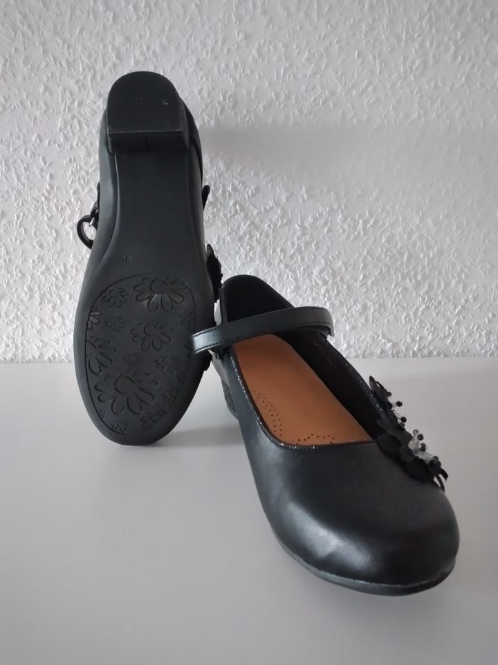 Schuhe Halbschuhe Schwarz Gr. 36 neu in Spitzkunnersdorf