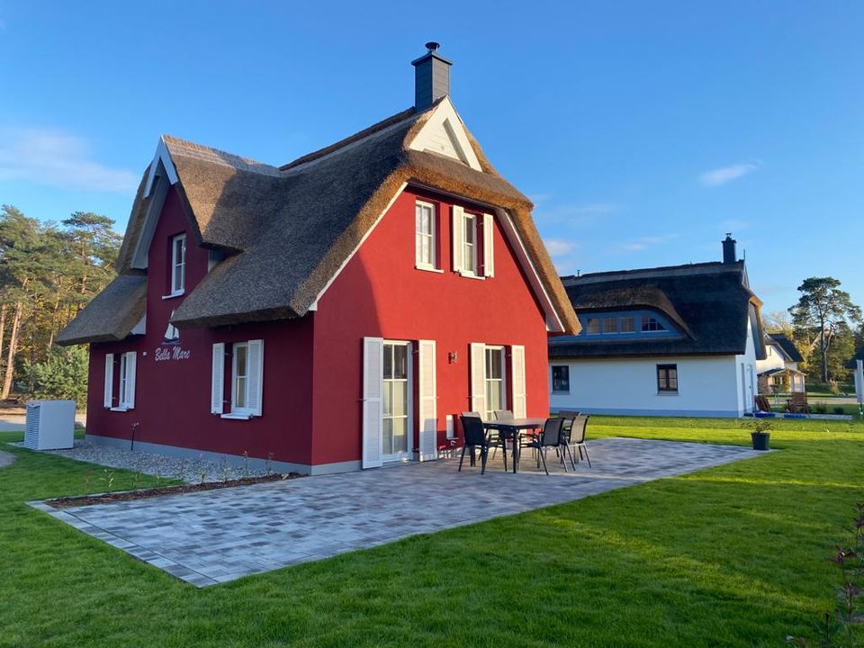 Reetgedecktes Ostsee-Ferienhaus mit Sauna, Garten & E-Ladestation in Zirchow