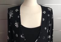 Elegantes schwarzes Shirt mit floralem Muster, Größe 42 Bayern - Schöllkrippen Vorschau