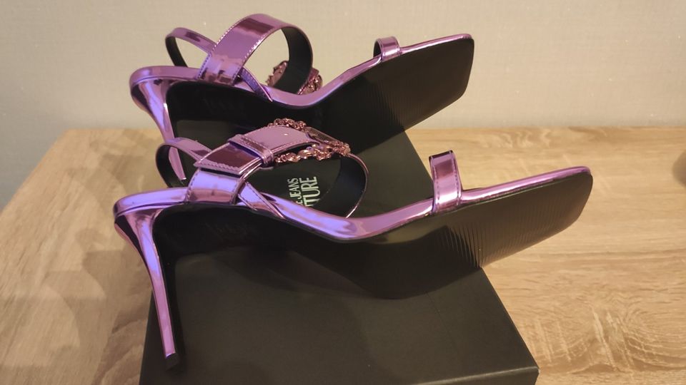 Versace Couture Sandalen 40 lila  40 neu in Saarbrücken