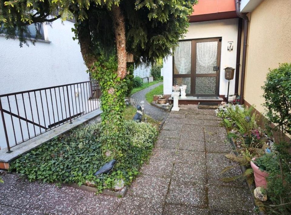 Doppelhaushälfte mit Einliegerwohnung im Petersweiher