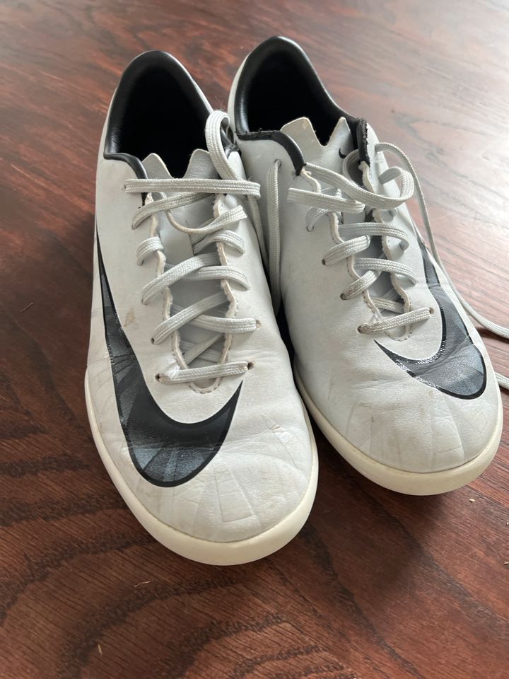 Nike Hallenschuhe CR7 Mercurial x Größe 33,5 in Niedersachsen - Melle |  Gebrauchte Kinderschuhe Größe 33 kaufen | eBay Kleinanzeigen ist jetzt  Kleinanzeigen