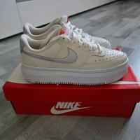 wunderschönes neuwertige Damen Sneaker Nike  Gr 39 Bayern - Fürth Vorschau