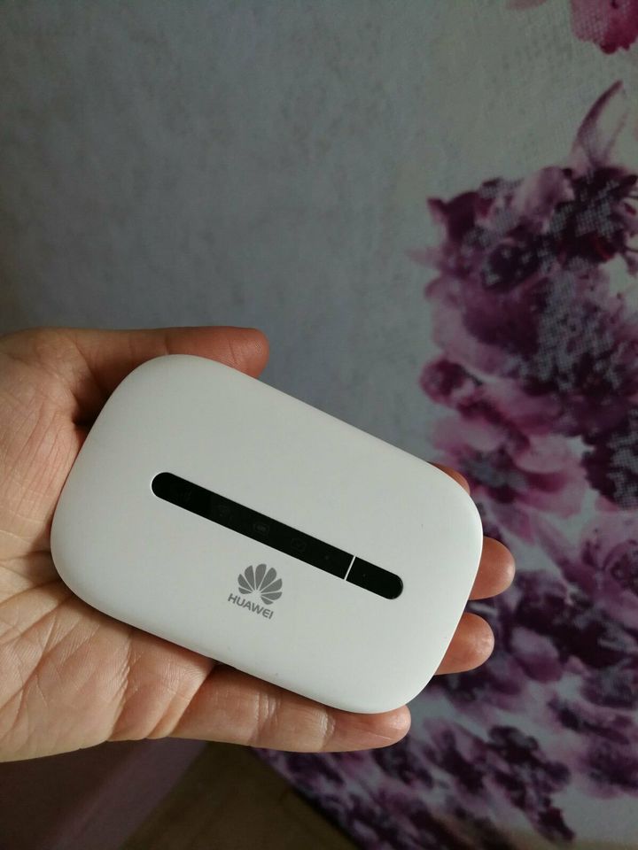 HUAWEI E5330 3Gs Mobile Wi-Fi, bis zu 21,6 MBit/s, Weiß in Niederkassel