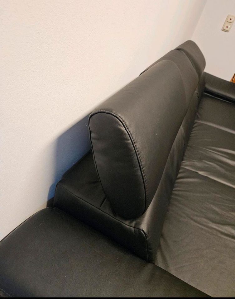 Schwarz Leder Sofa mit Bettfunktion (sehr gut) in Erlangen