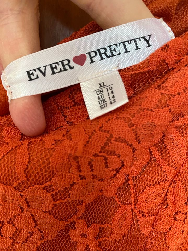 Festliches Kleid von Ever Pretty Größe 42 in Gießen