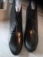 Neue tamaris Schuhe gr  41 mit hohem Absatz Düsseldorf - Benrath Vorschau