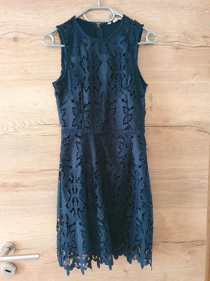 Abendkleid kurz mit Spitze gr. XS dunkelblau H&M in Stadtoldendorf