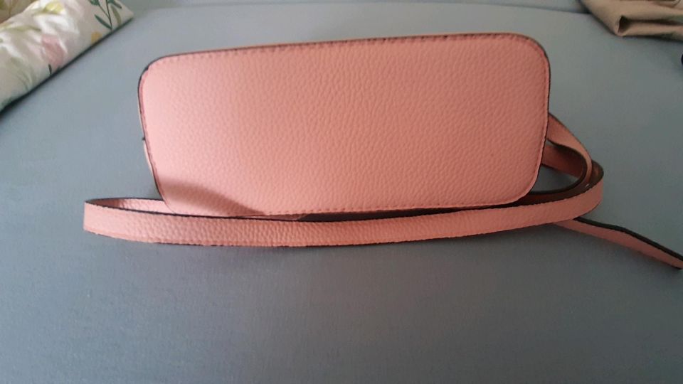 Handtasche in rosa in Holzwickede