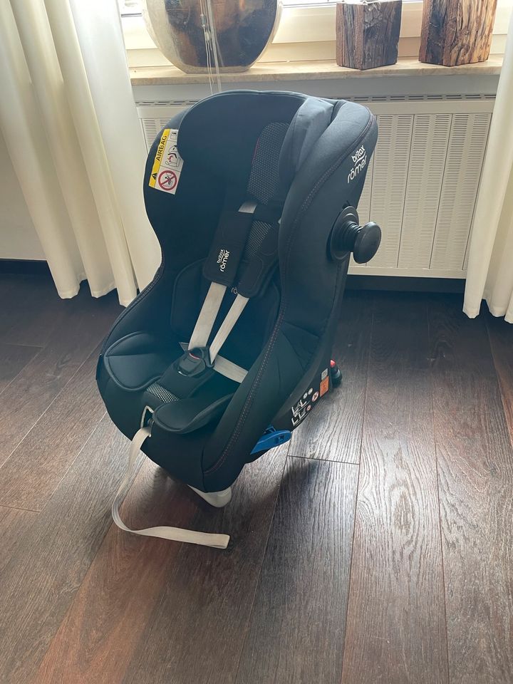 Britax Römer MaxWay plus Reborder black mit viel Zubehör in Nideggen / Düren