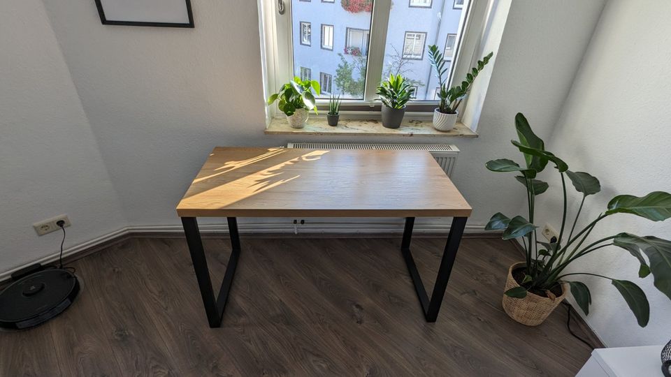 Schreibtisch: 120cm x 60cm / Eichenachbildung / Metall schwarz in Braunschweig