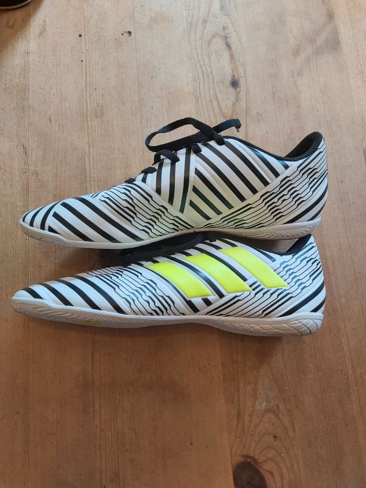 Hallenfussballschuhe Adidas nemeziz 17.4, weiß, Größe 7 (40 2/3) in Bremen